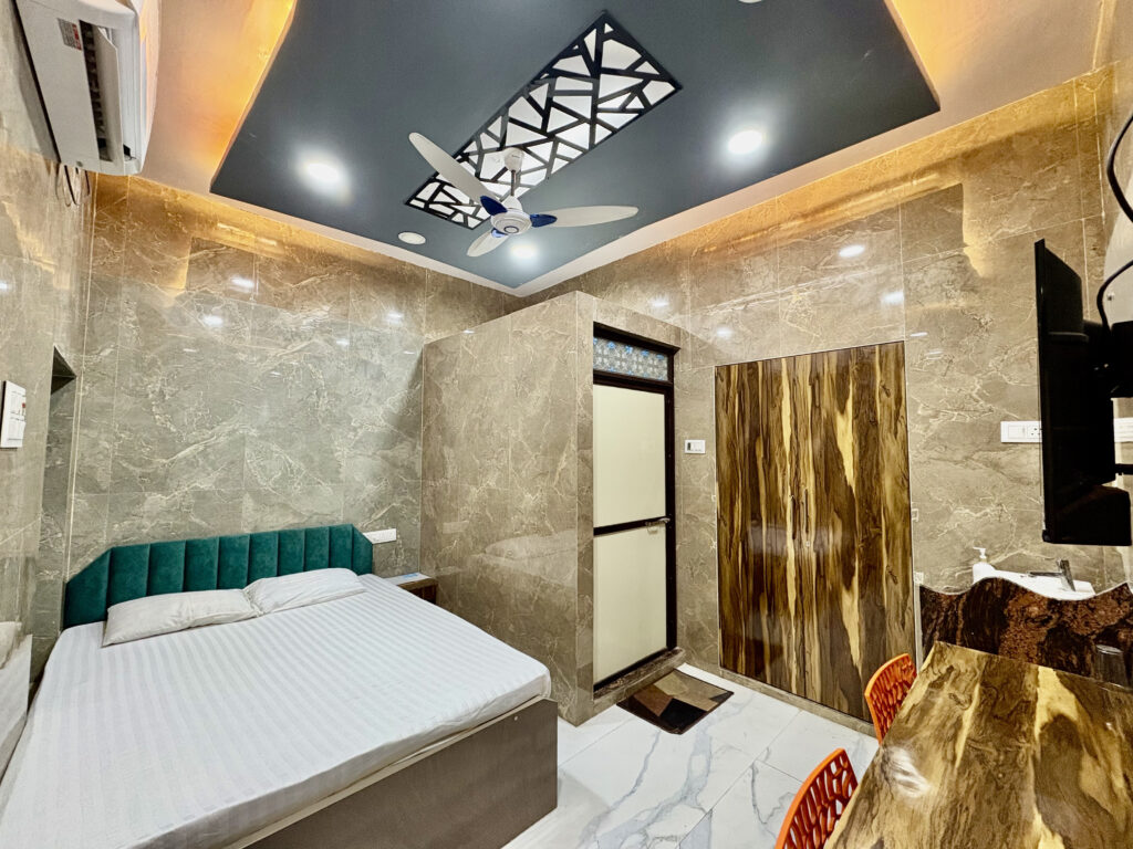 Guest House vs Hotel in Kolkata