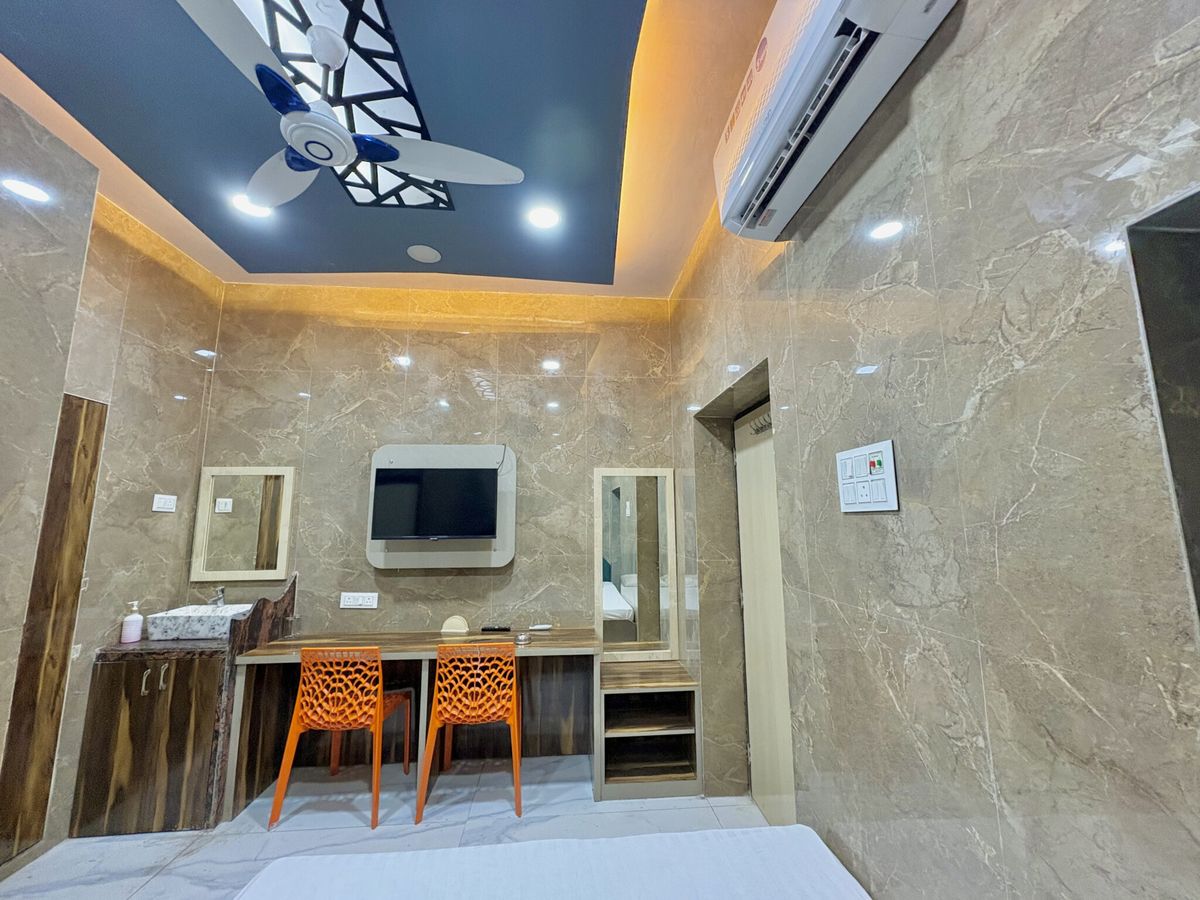 Deluxe guest house room dressing area in Kolkata